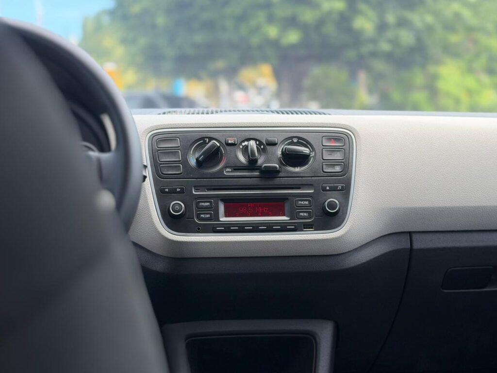 VOLKSWAGEN UP 1.0 TSI